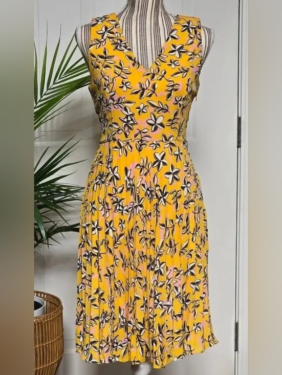 Banana Republic Dresses & Skirts - Banana Republic Yellow Floral V-Neck Maxi Dress